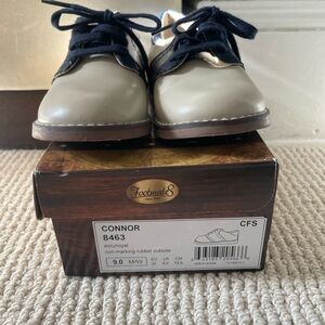 FootMates Connor Kids Dress Shoes - Navy and Cream Saddle Shoes - adorable !